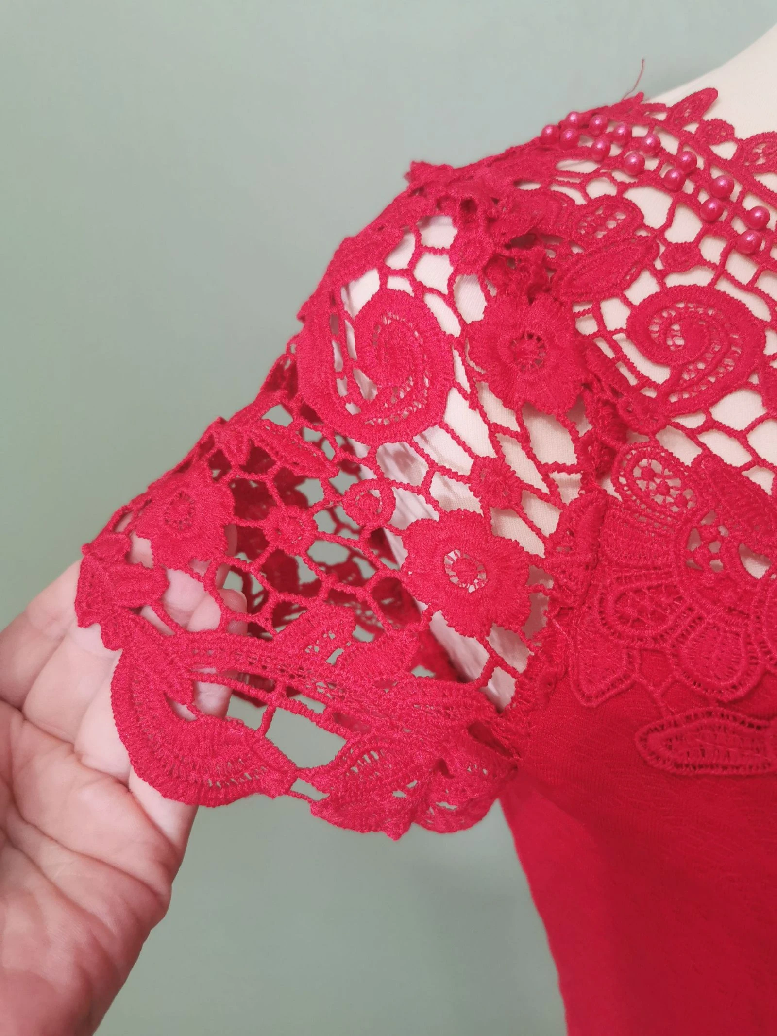 Blusa vermelha com bordado – photo 3